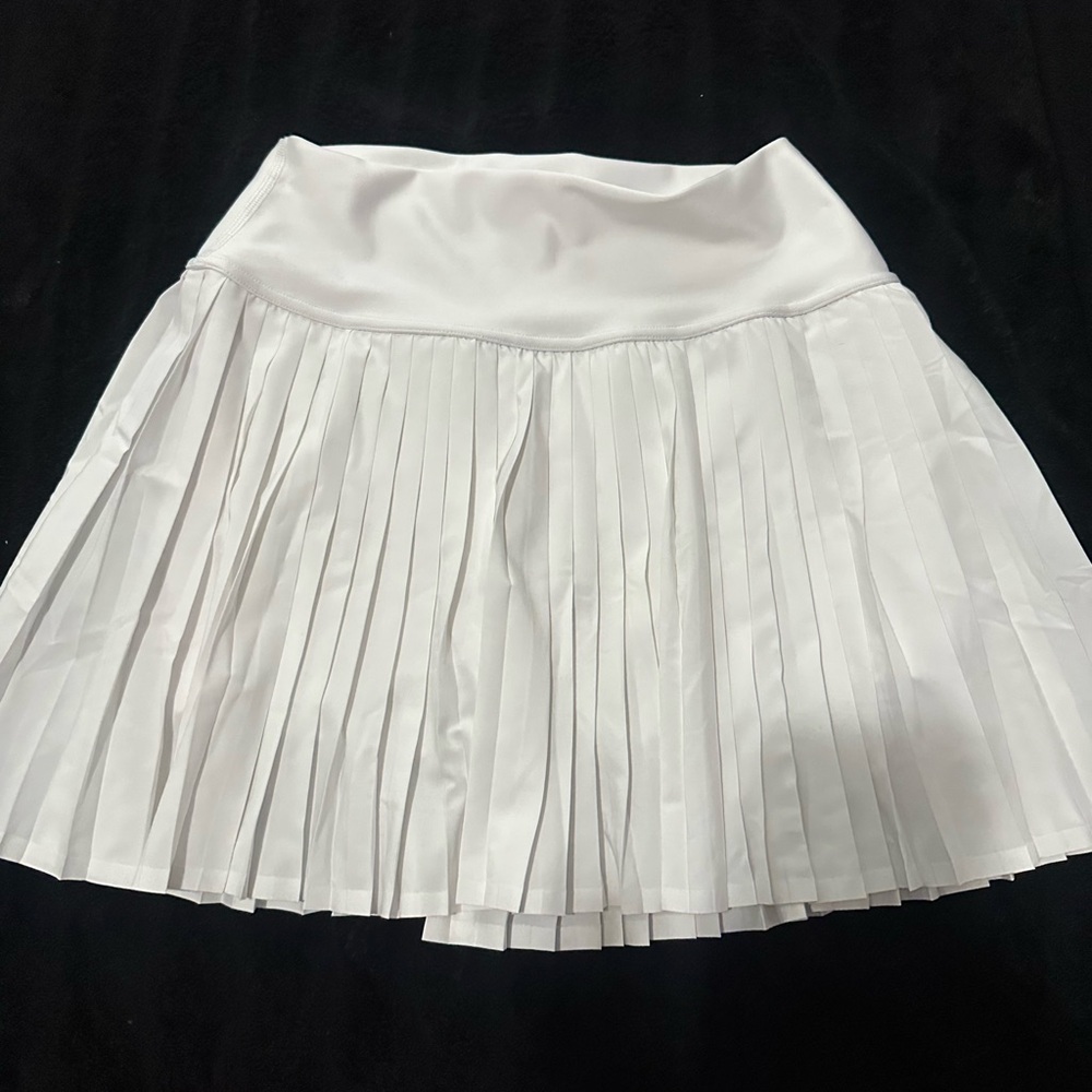 White Alo Yoga pleated mini skirt